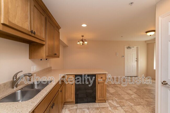 Building Photo - 913 Walker St