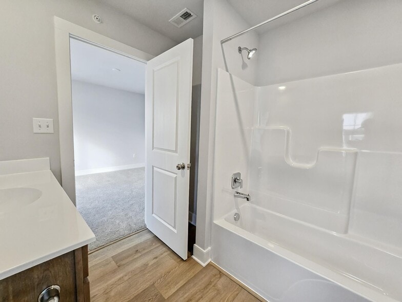 Building Photo - 305 Frederick Way