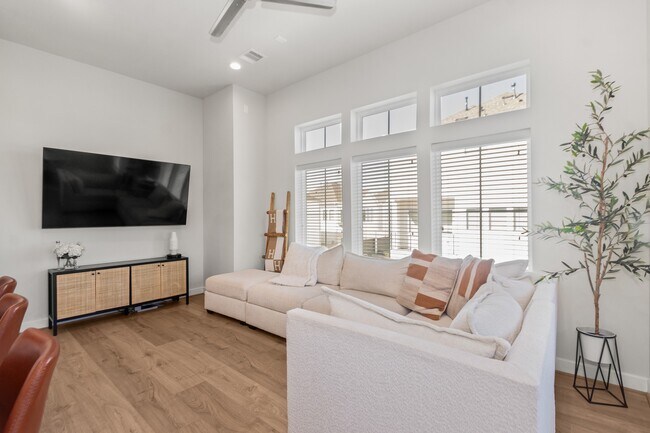 Building Photo - 816 Sienna Palm Ln