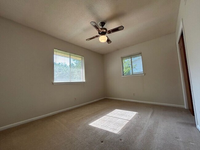 Building Photo - 5205 Nelbrook Dr