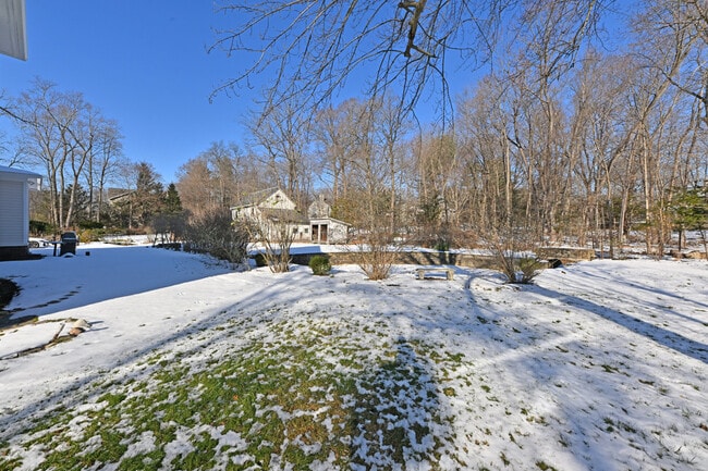 Building Photo - 62 Elm St