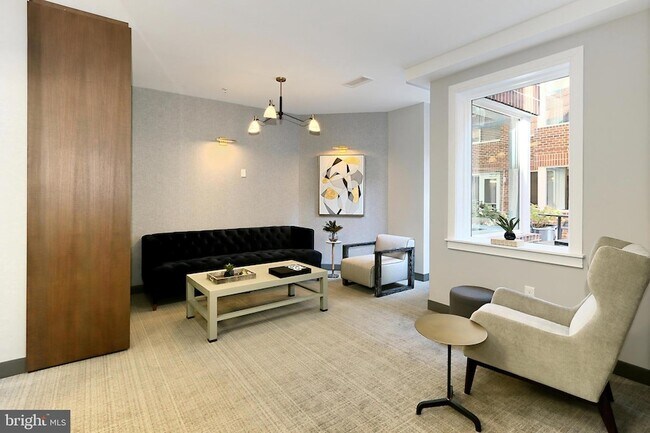 Building Photo - 635 Slaters Ln