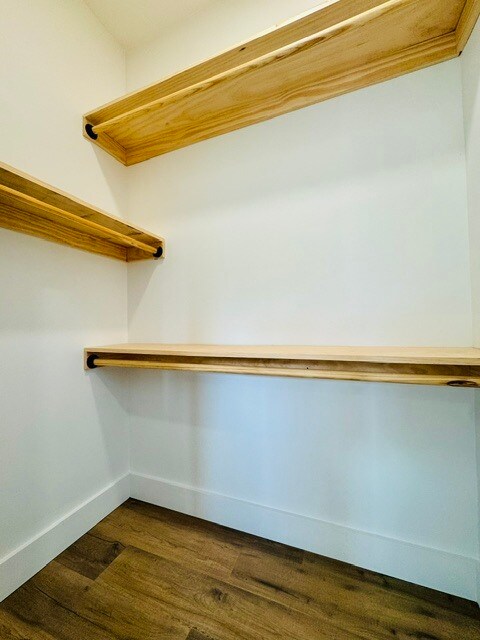 Large walk in closet - 20 Leap Frog Park