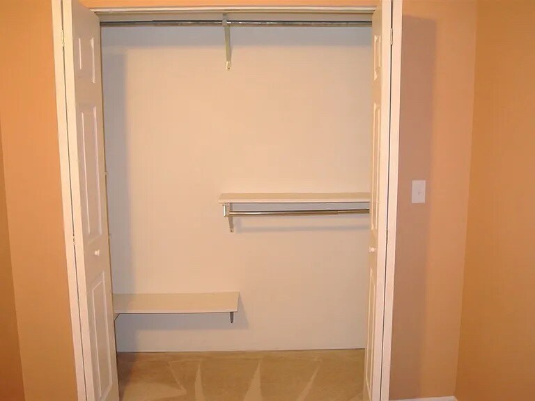 Building Photo - 905 Crestview Ln