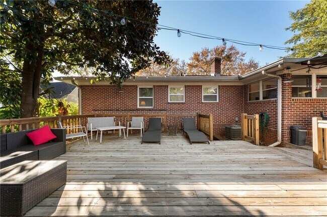 Building Photo - 5122 Lavista Rd