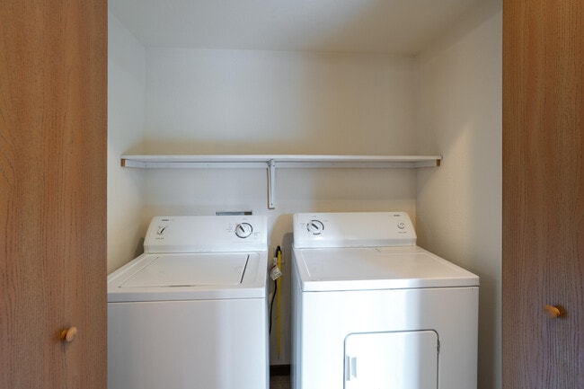 Building Photo - 601 Glenstone Dr