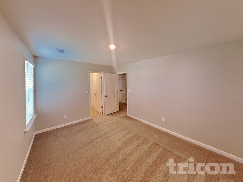 Building Photo - 2355 Whisperwood St