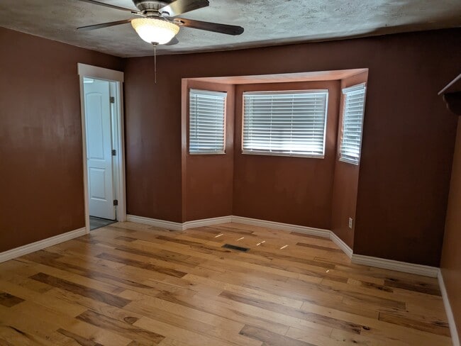 Building Photo - 554 E 9120 S