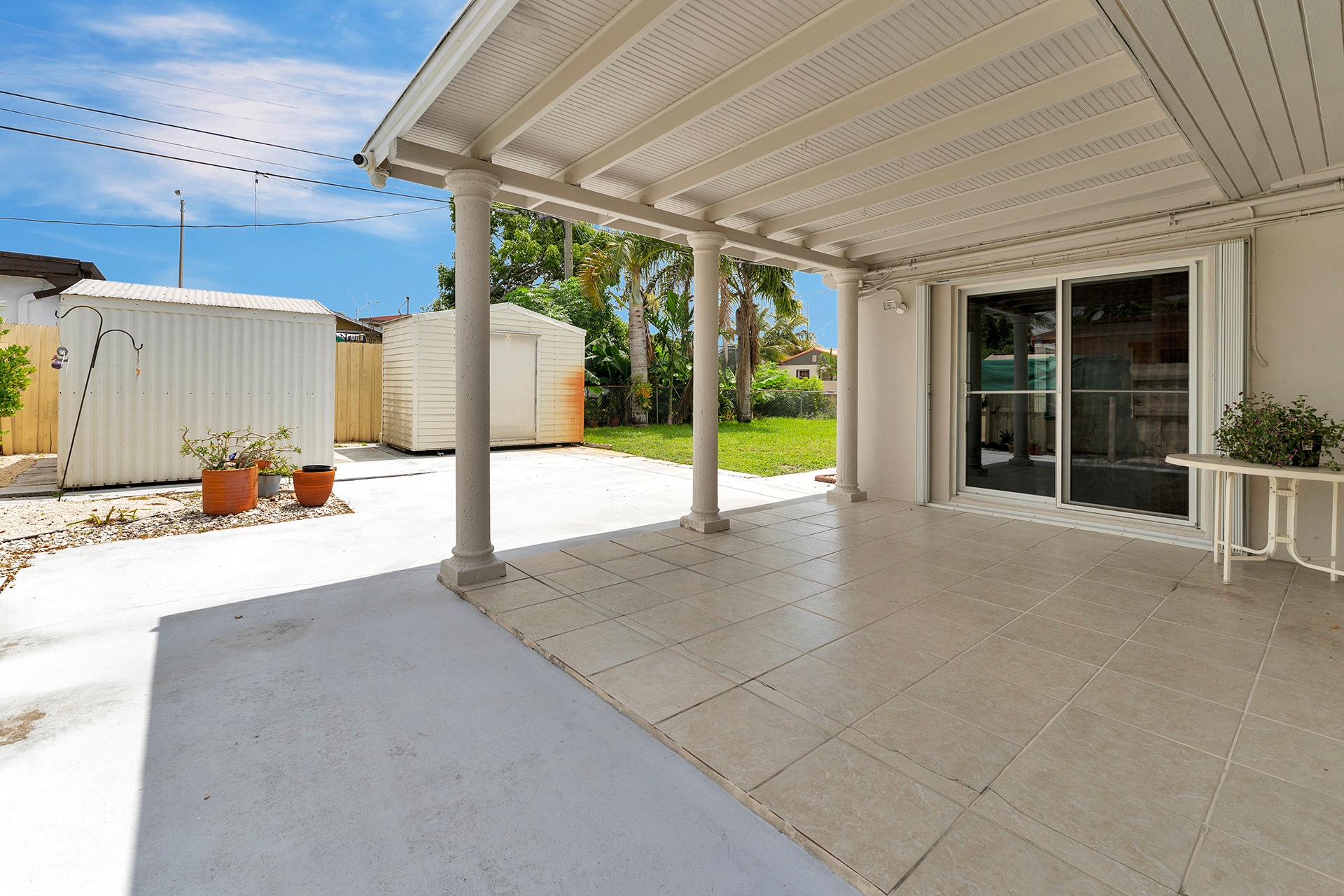 Building Photo - 361 SE 6th Ave