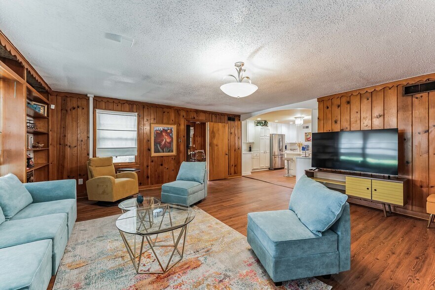 Building Photo - 1857 E Holmes Rd