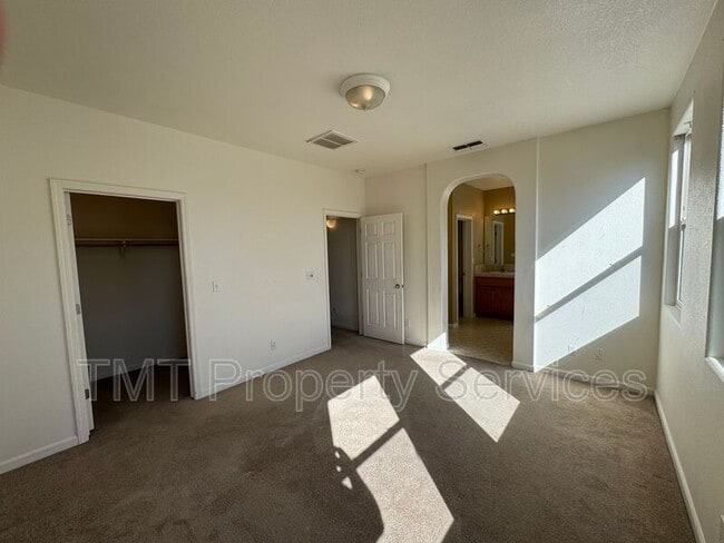 Building Photo - 3066 Staysail St