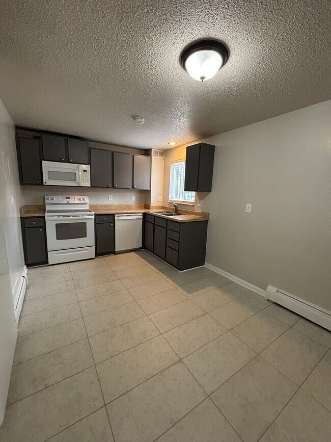 Building Photo - 903 Fontmore Rd