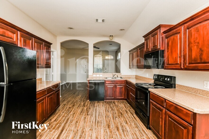 Building Photo - 5829 Parkview Hills Ln