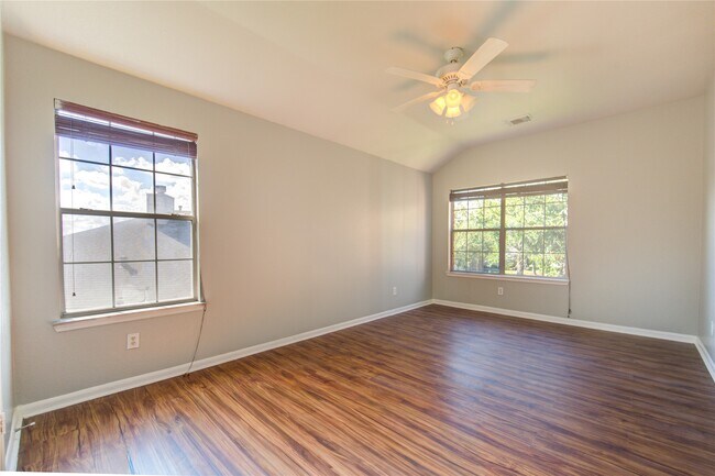 Building Photo - 5527 Gatesprings Ln