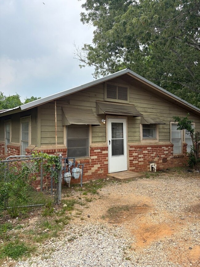 Primary Photo - Chapman Hills - A