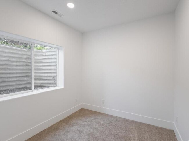 Building Photo - 636 N 1280 E