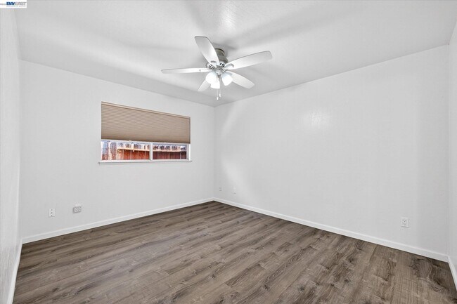 Building Photo - 2032 Newport Dr