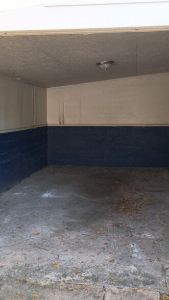 Building Photo - 3566 McKenzie Dr