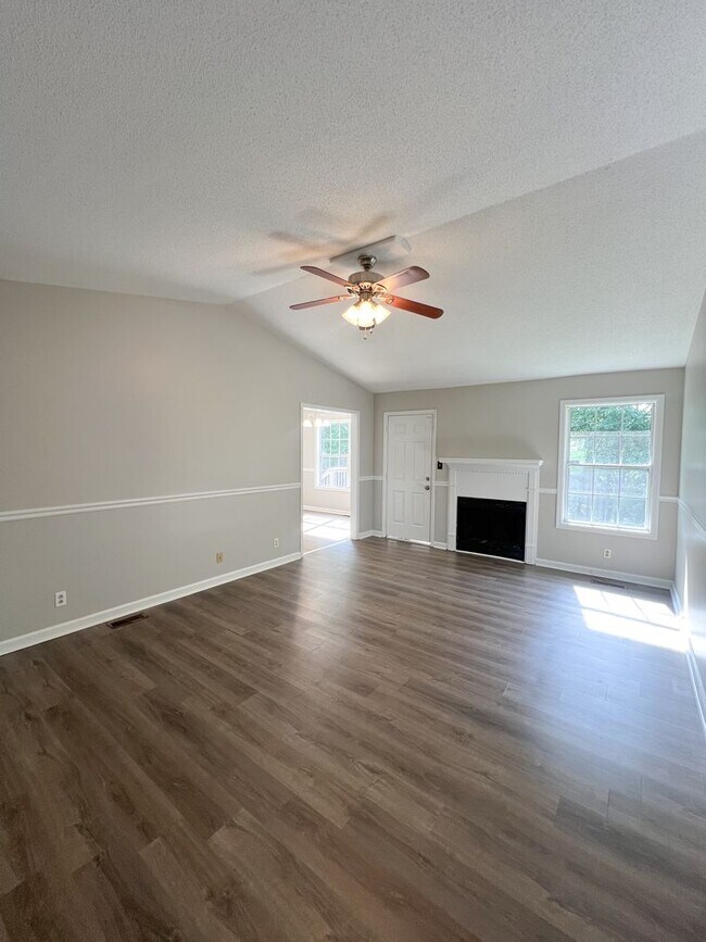 Building Photo - Large Deck and Fenced Backyard!
