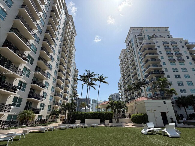 Building Photo - 600 W Las Olas Blvd