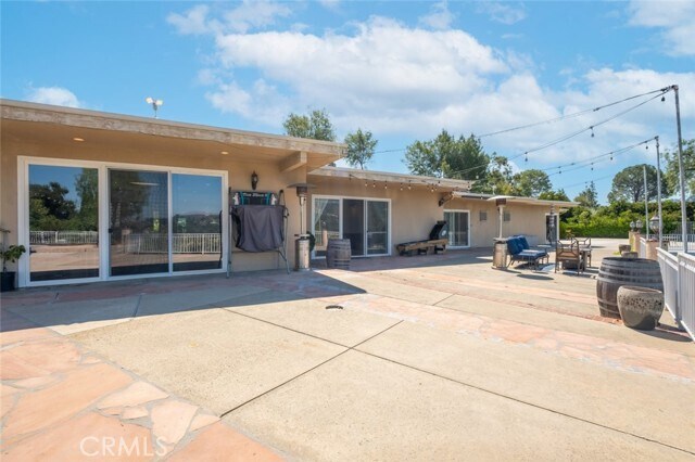 Building Photo - 4321 Clear Valley Dr