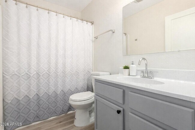 Building Photo - 4016 E Indianola Ave