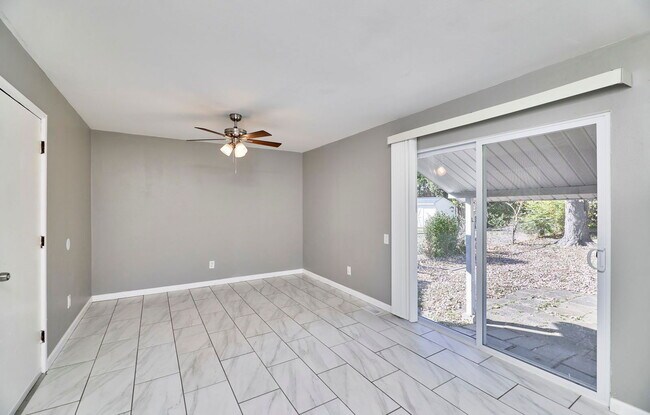 Building Photo - 2365 N Pointe Ln