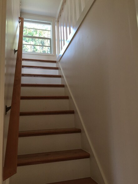 Building Photo - 4070 NE 8th Ave