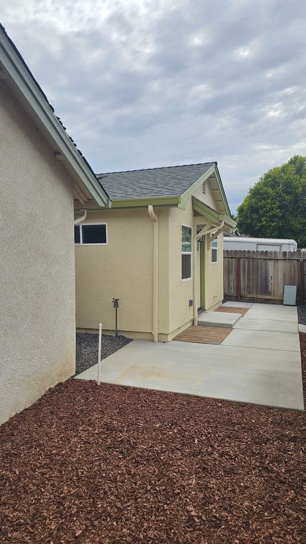 Building Photo - 376 Marna Dr