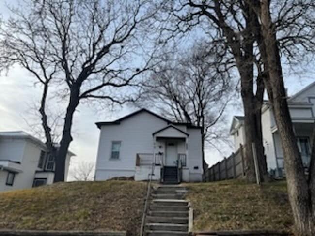 Building Photo - $950 Deposit $950 Rent