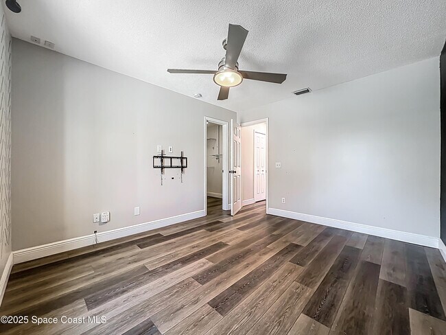 Building Photo - 1342 Richwood Cir