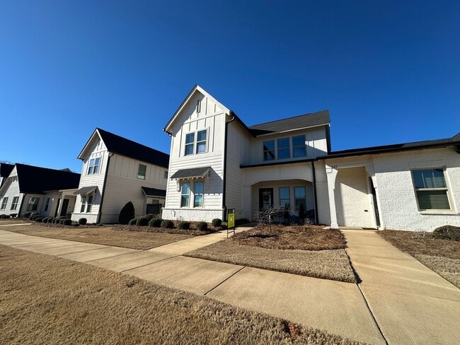 Building Photo - Spacious and Well Maintained 3 Bedroom Townhome in Woodward Oaks