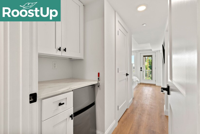 Building Photo - RoostUp Furnished Private Bedroom with Pri...