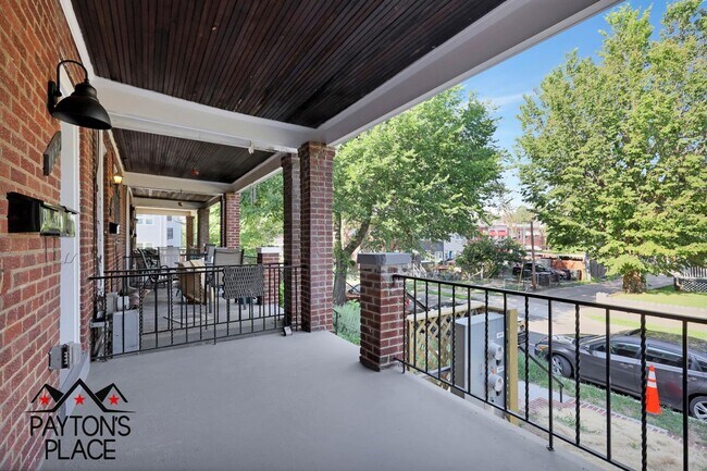 Building Photo - 332 19th St NE