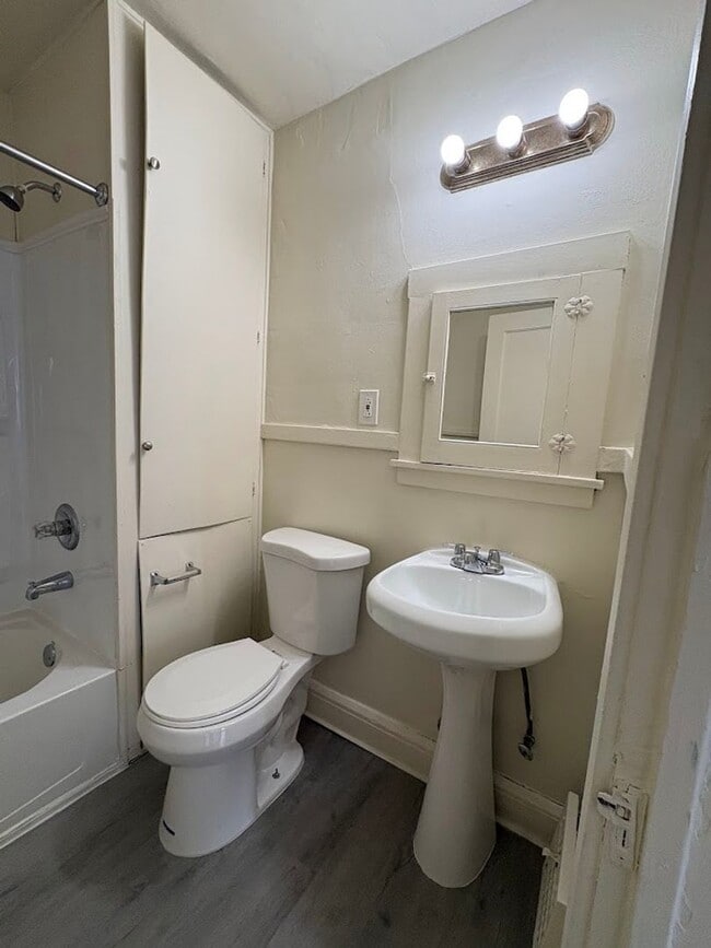 Building Photo - 378 E 156th St