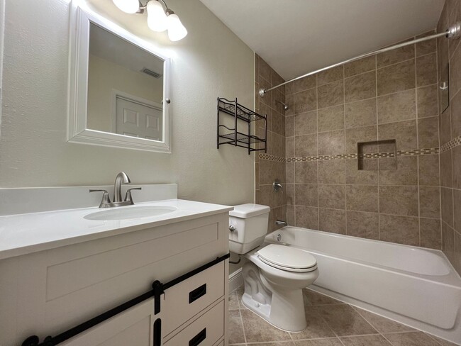 Building Photo - Newly Renovated Winter Springs Condo ~ New...