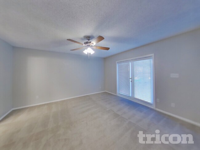 Building Photo - 1550 E Kramer St