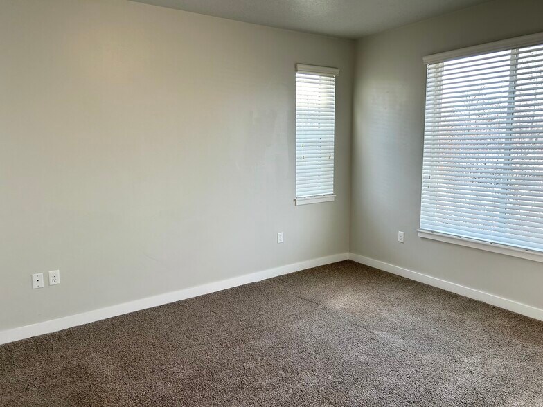 Building Photo - 3660 S 900 E