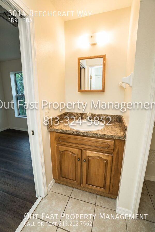 Building Photo - 5014 Beechcraft Way