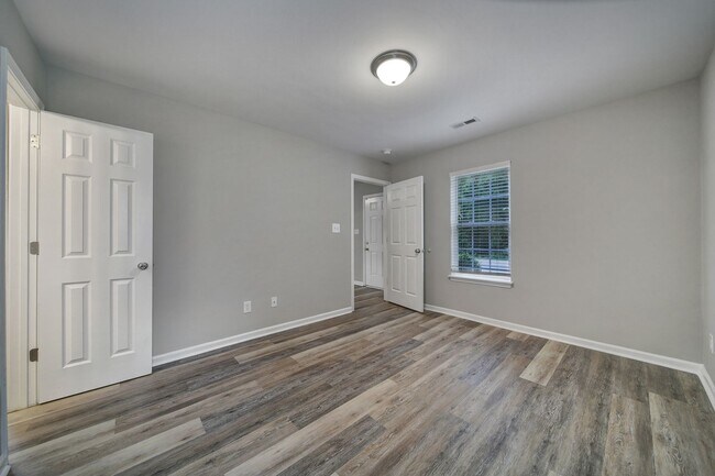 Building Photo - Lovely 4 Bed 2 Bath Home in Charlotte!