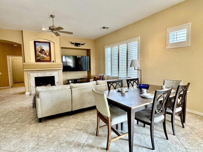 Building Photo - 909 W Leatherleaf Dr