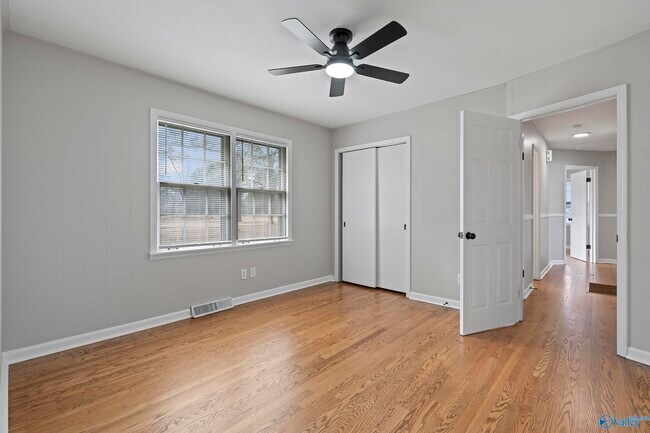 Building Photo - 1723 Laverne Dr NW