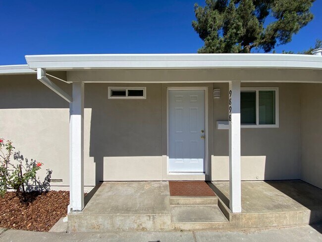 Building Photo - Renovated 3 Bed 1 Bath Home near Bradshaw and highway 50 in Rancho Cordova