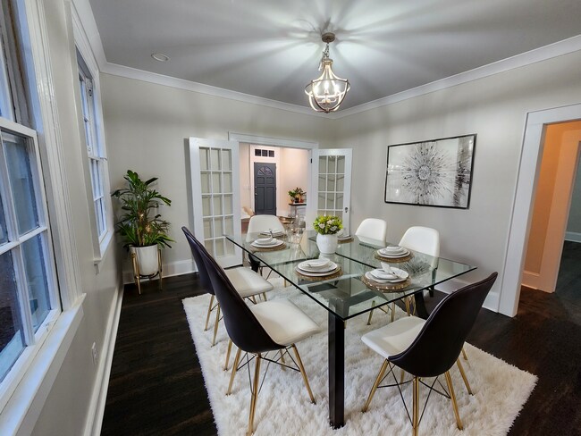 Building Photo - Charming Garden District Home
