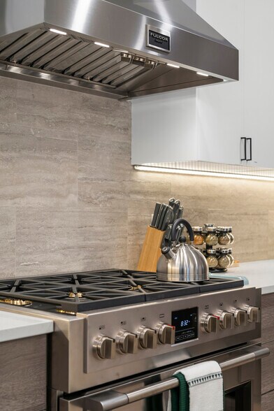 Building Photo - 21 Bolton St