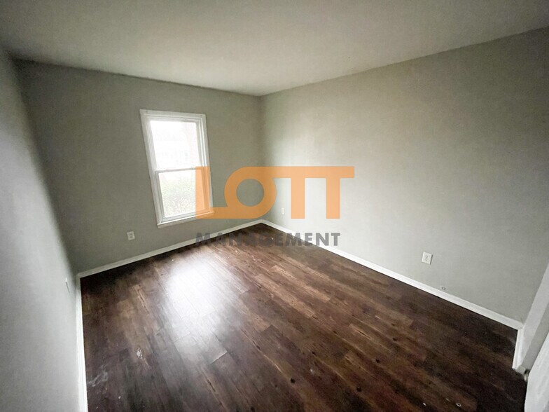 Building Photo - 107 Osmond Dr