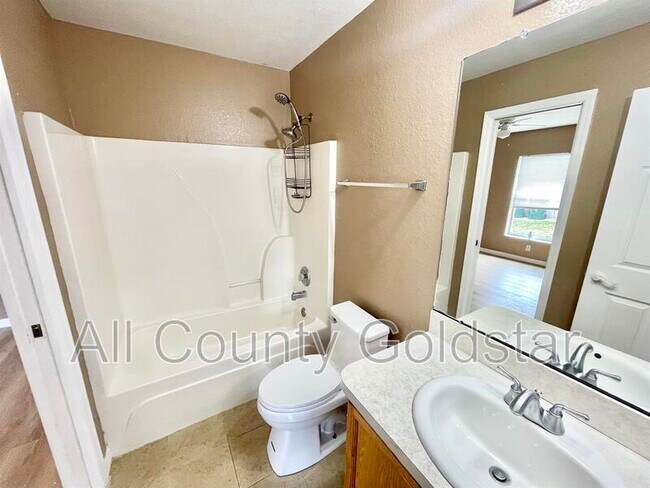 Building Photo - 2502 Trianna St