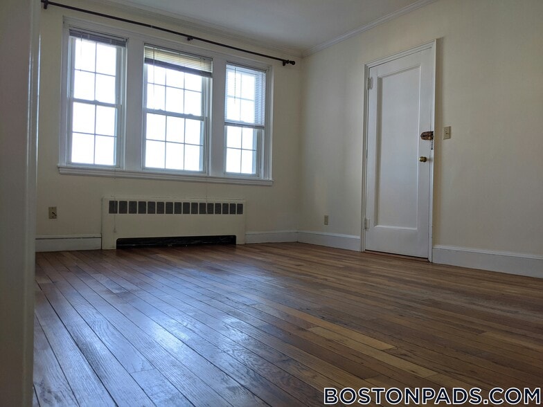 Building Photo - 550 Belmont St