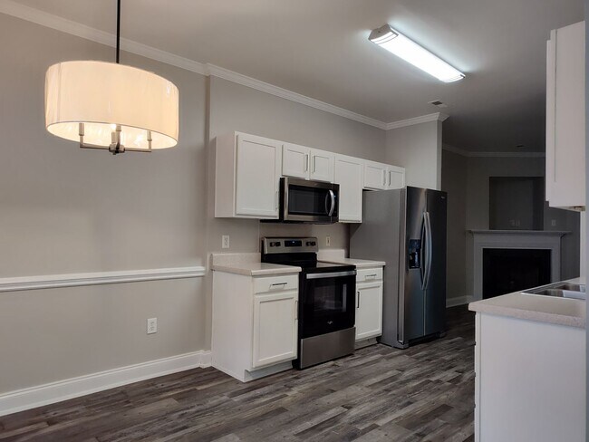 Building Photo - Move in ready Townhome in Morrison Place!