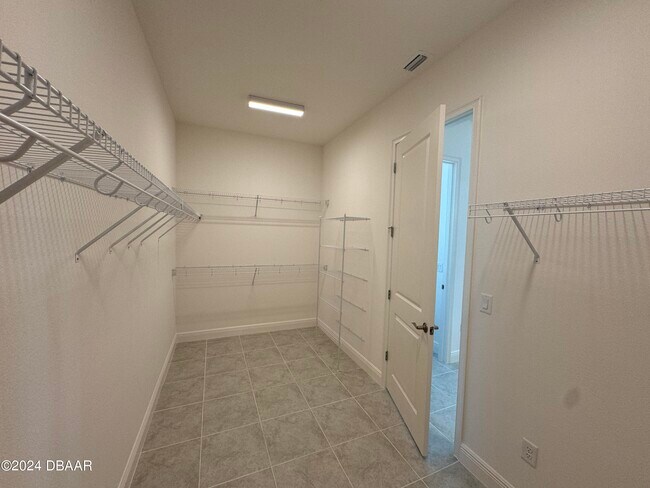 Building Photo - 2005 Divot Dr